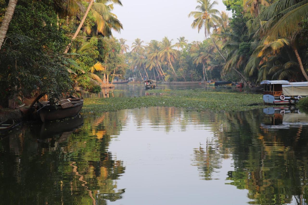 Hotel Marari Houseboat Mararikulam Exterior foto